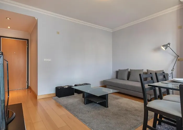 Lovelystay - Modern In Anjos Апартаменти *