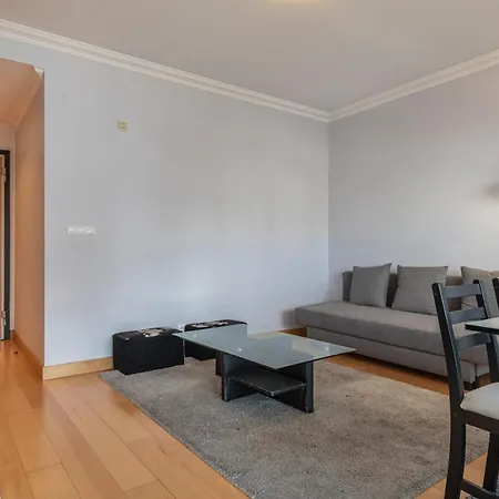 Lovelystay - Modern In Anjos Apartment *