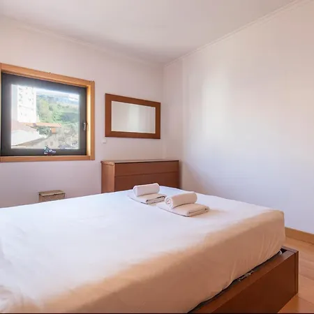 Lovelystay - Modern In Anjos Apartment *