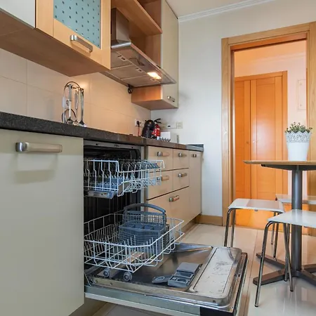 Lovelystay - Modern In Anjos Apartament Lizbona